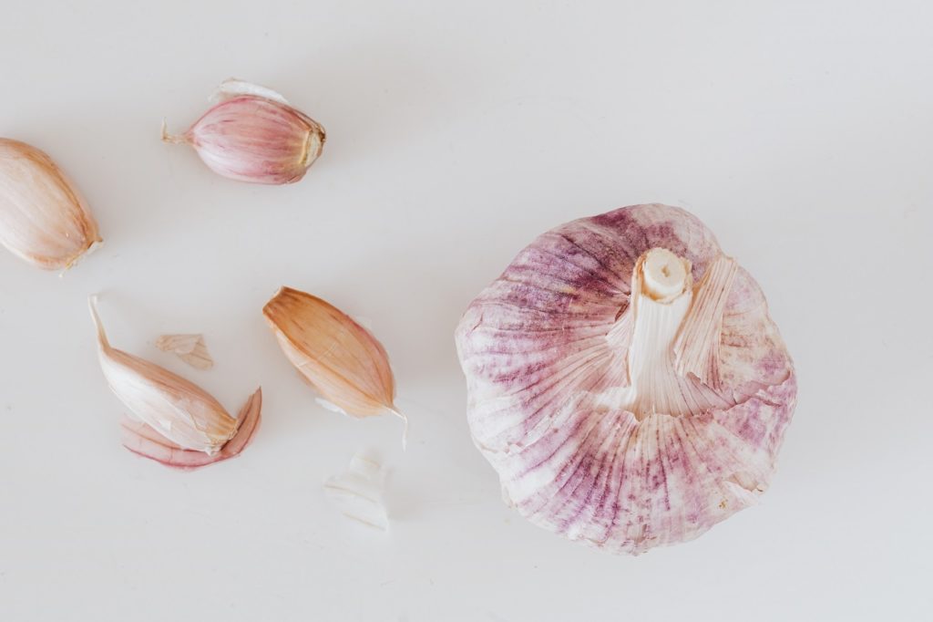 get ride of sore throat fast raw garlic