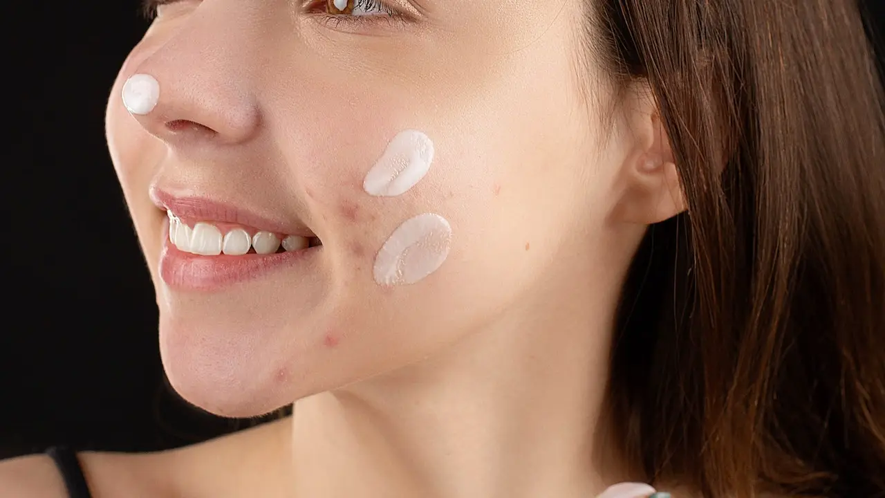 How to avoid blackheads on face