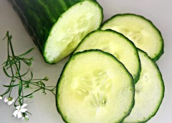 Benefits of eating cucumber with peel