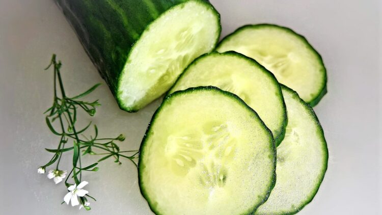 Benefits of eating cucumber with peel