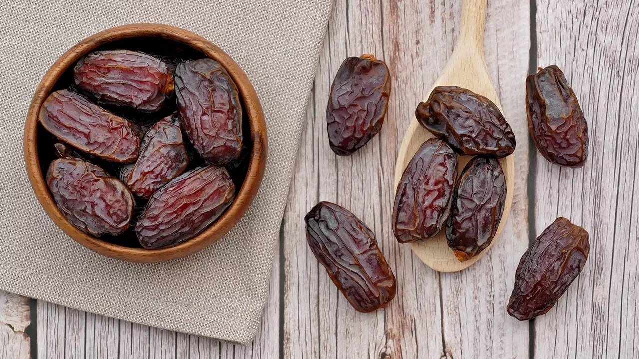 breaking fast with dates benefits