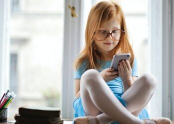 Right Age to Give Kids A Phone