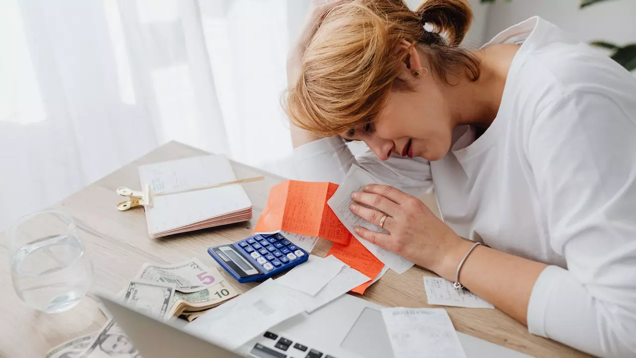 Expert Tips for Managing Financial Stress