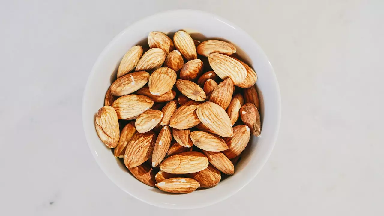 Nutritional profile of almonds