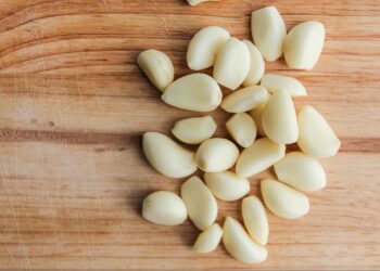 Risks of Eating Too Much Garlic