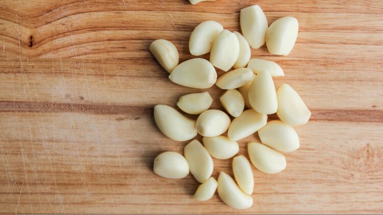 Risks of Eating Too Much Garlic