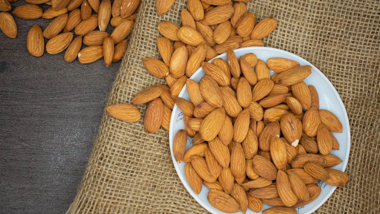 A handful of almonds - a nutritious and antioxidant-packed snack for breastfeeding moms.