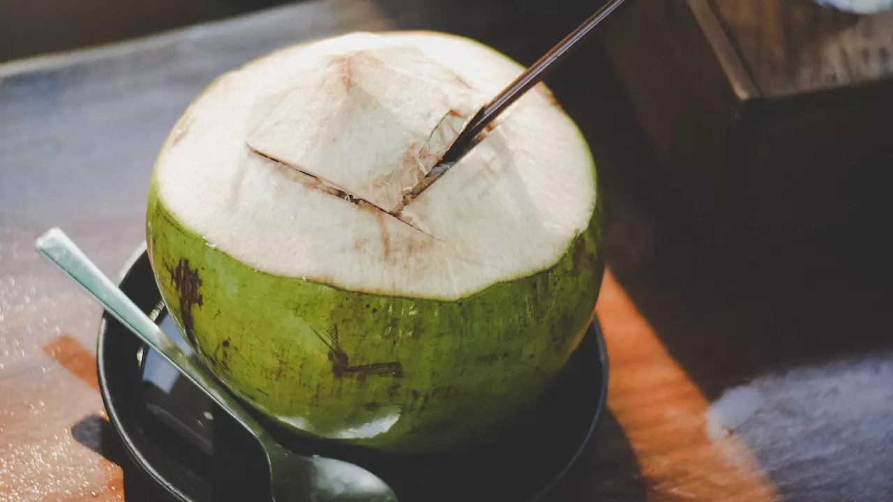 Hydration: How Coconut Water Keeps the Skin Moisturized and Plump