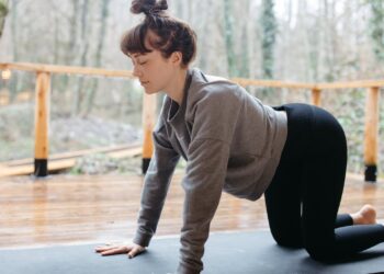 benefits of cat cow pose during pregnancy