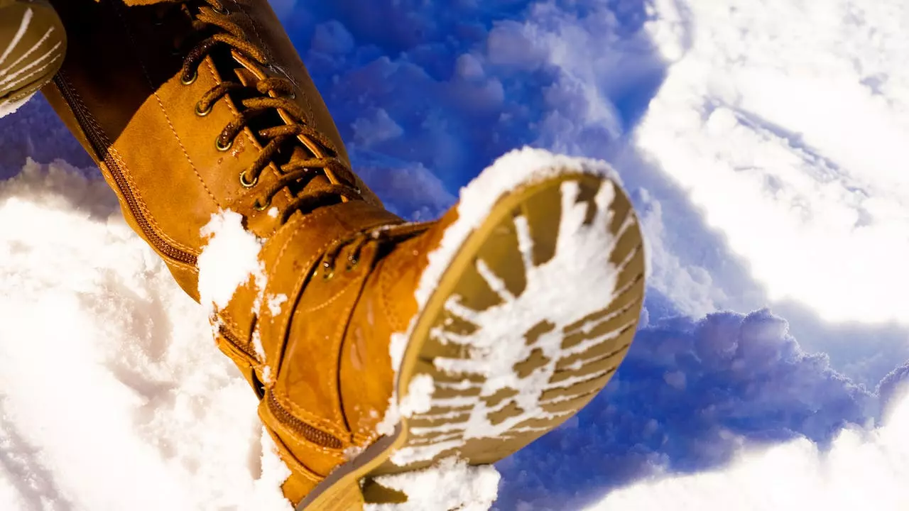 how to keep your feet warm in winter outdoor