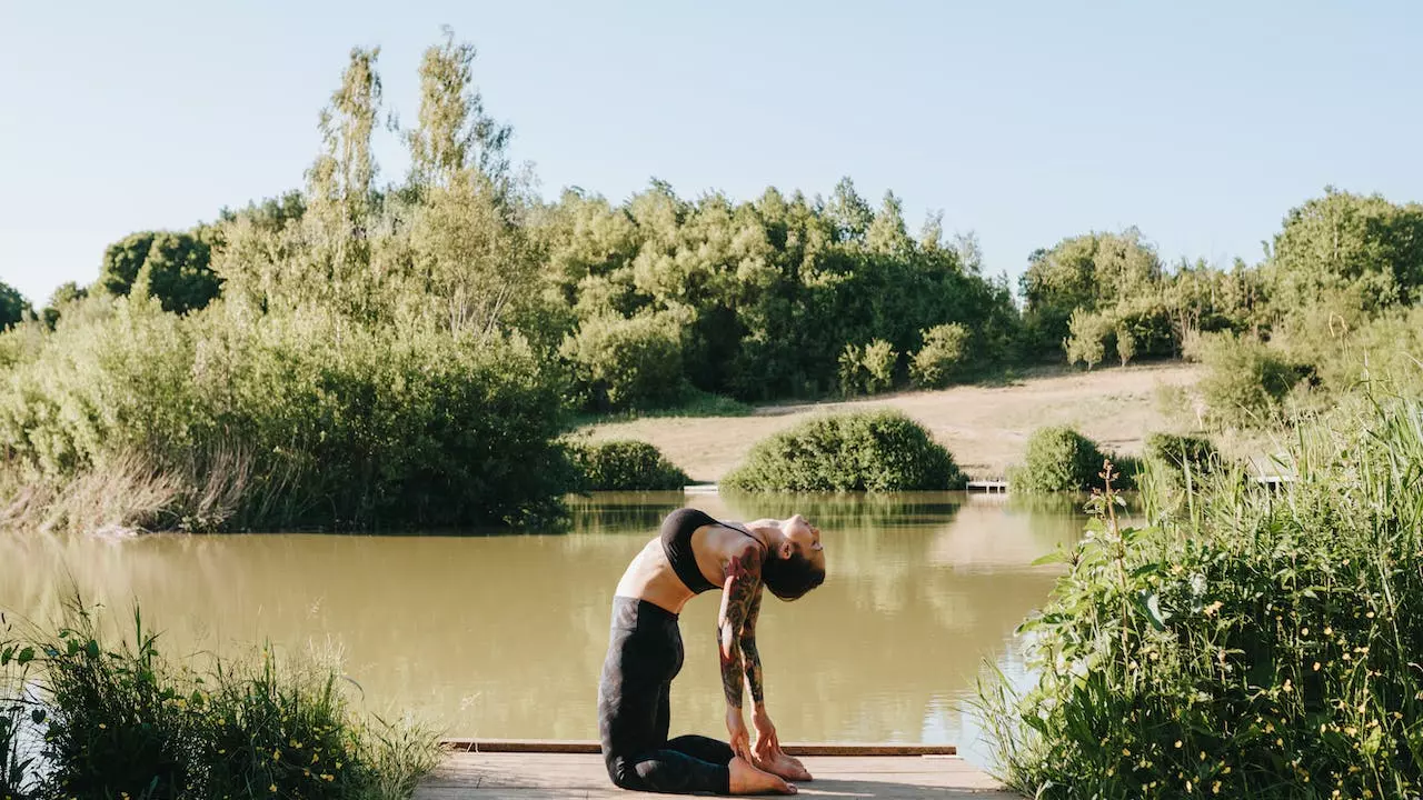 winter yoga themes