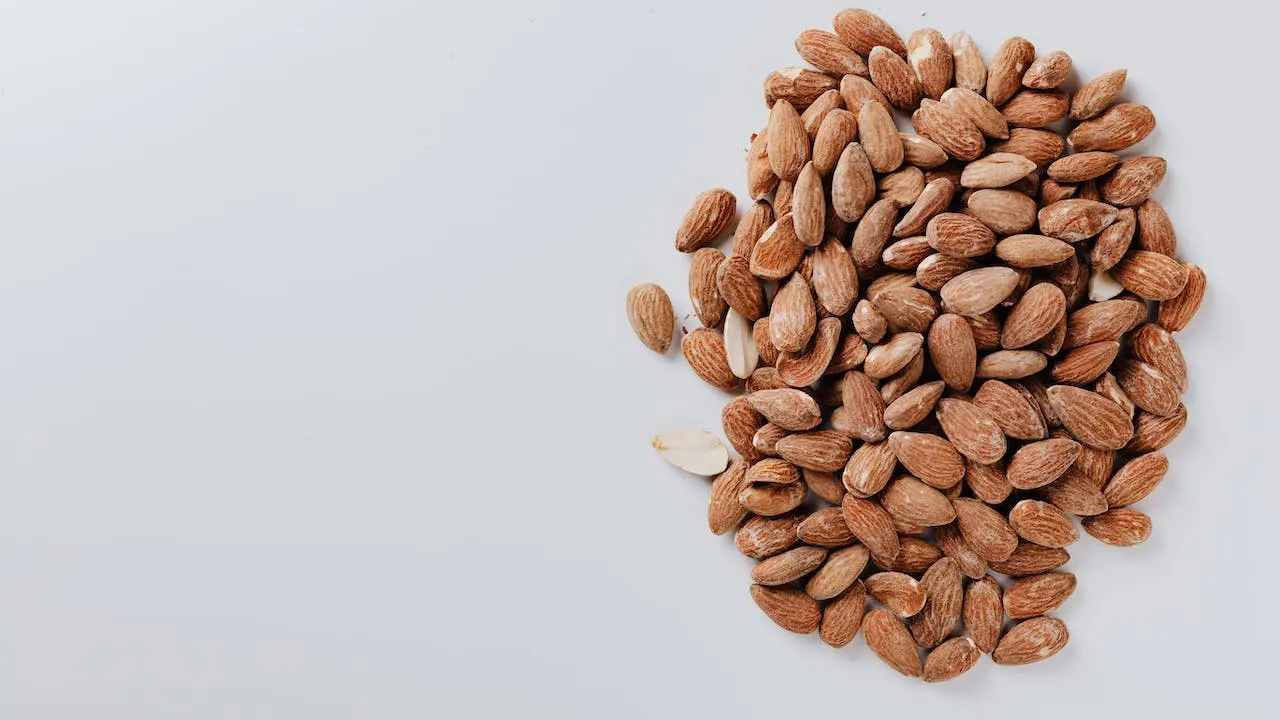 how many almonds to eat per day to lose weight
