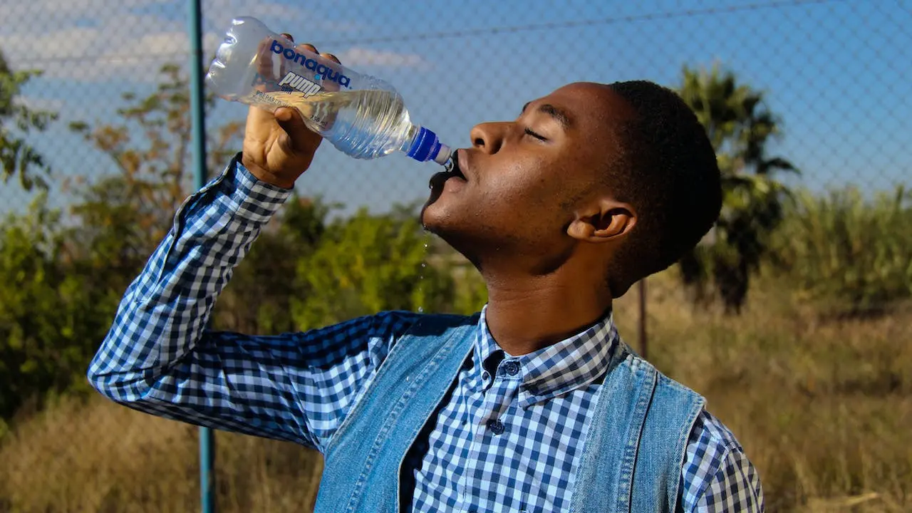 plastic bottle poisoning symptoms