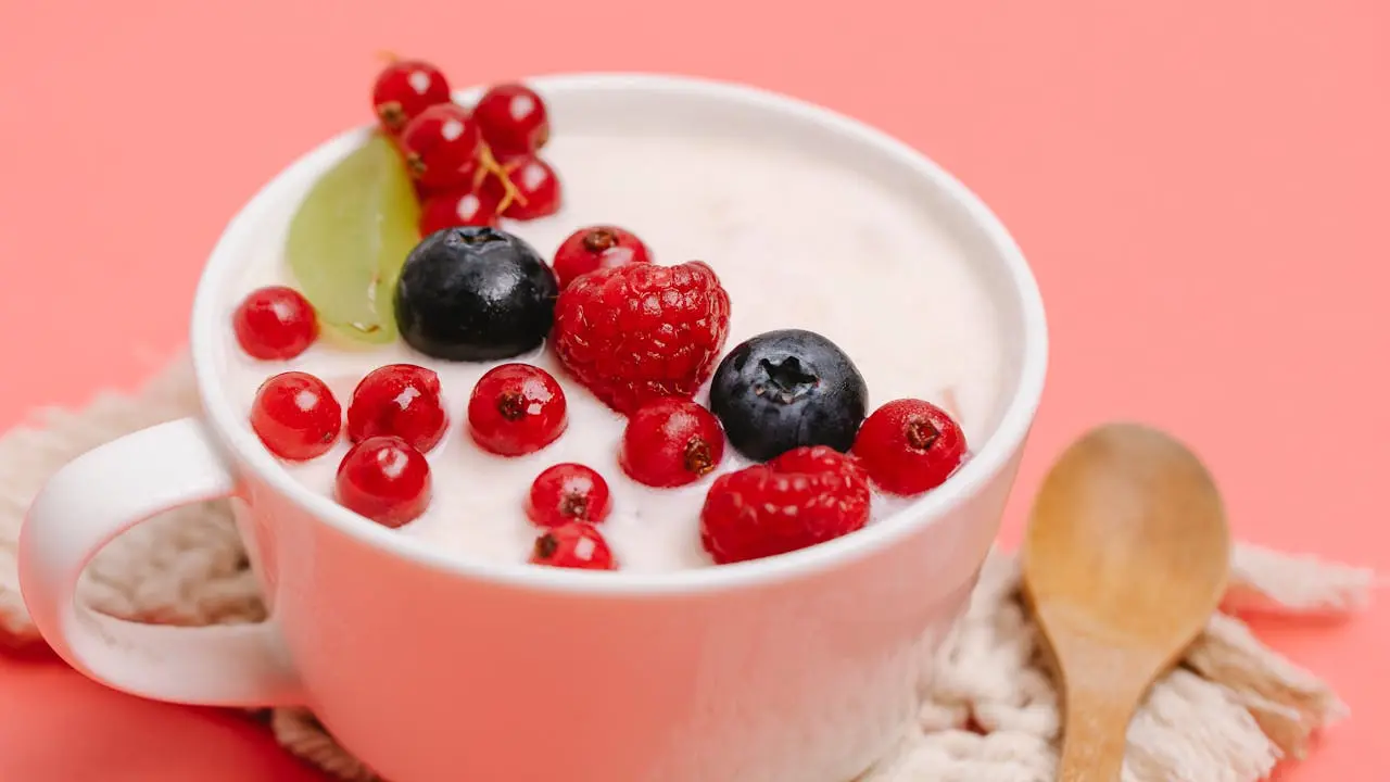 health benefits of yogurt and granola