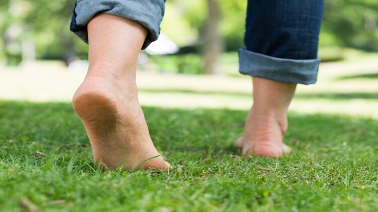 health benefits of walking barefoot on grass