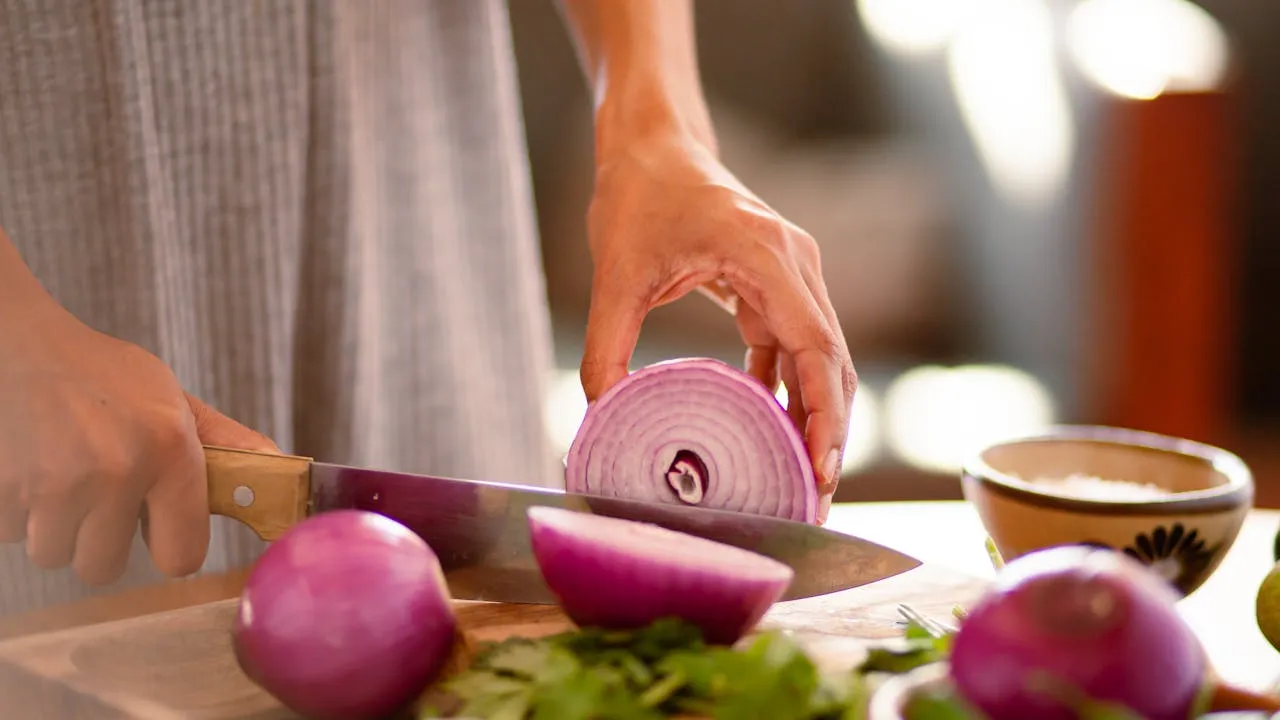 what are the benefits of onion juice and honey