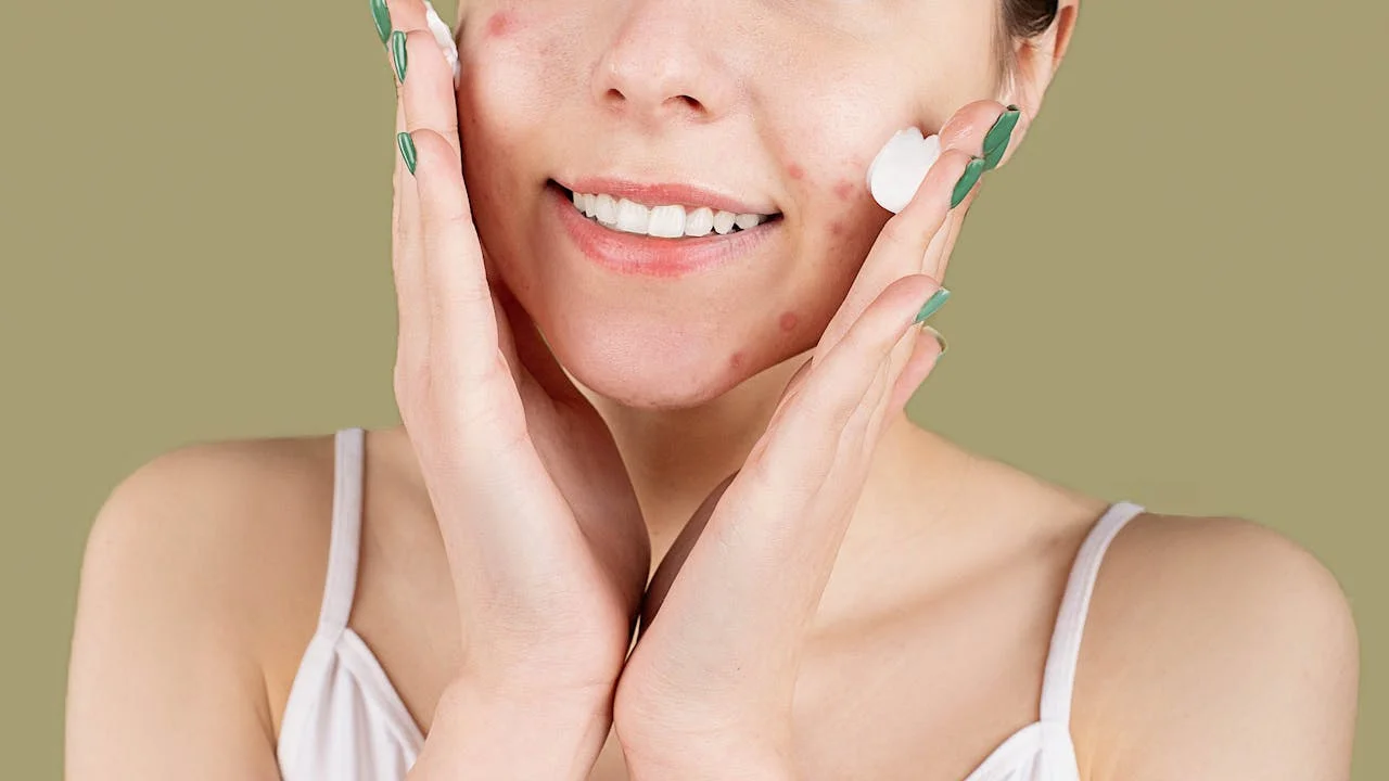 what are the benefits of using raw milk on face