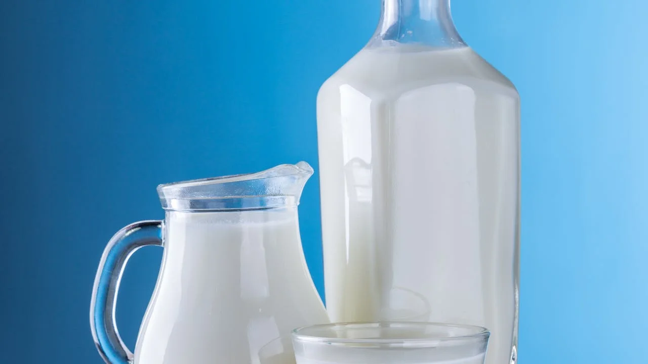 is applying raw milk good for skin