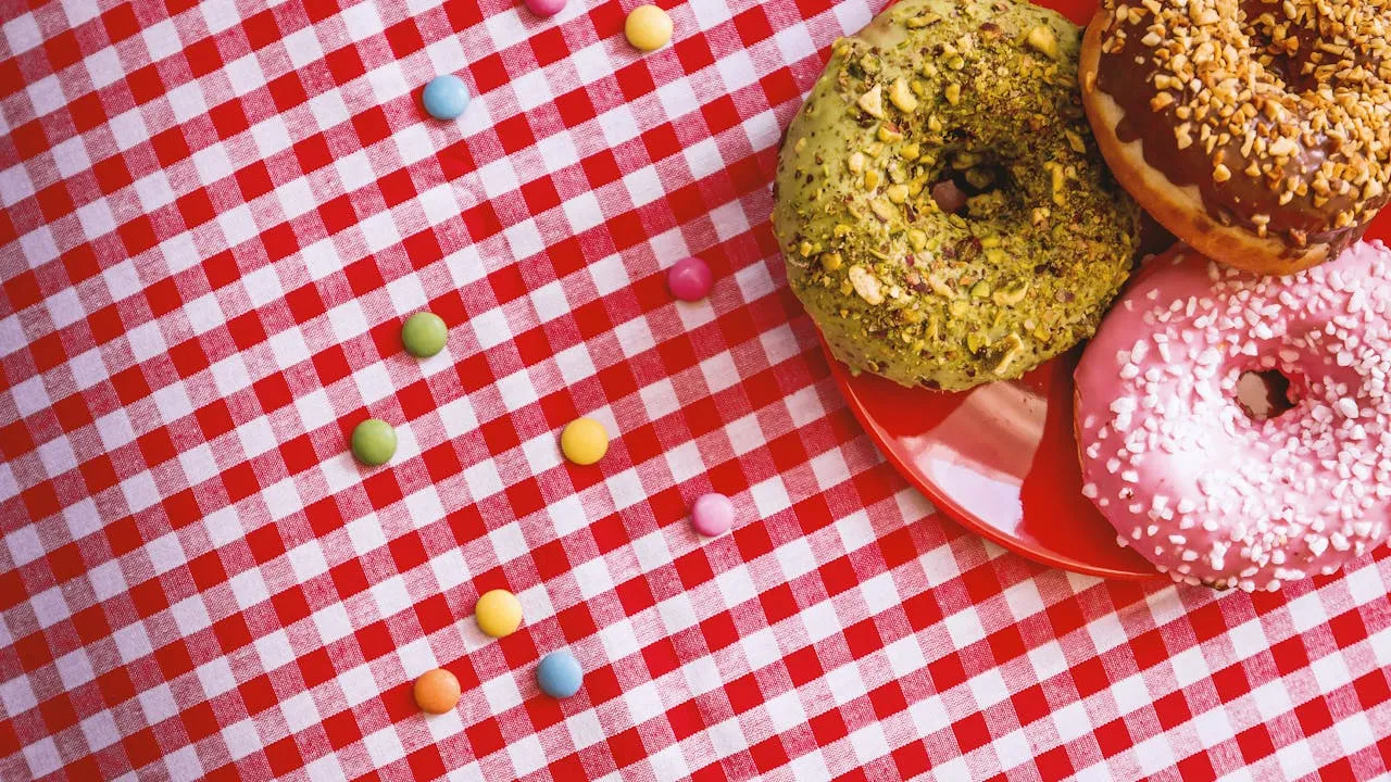 what are synthetic food dyes made of