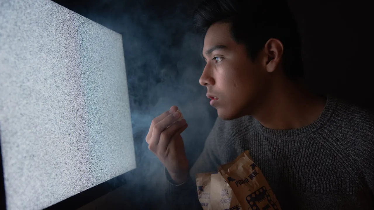 can you watch tv at night in an apartment