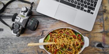 eat healthy lunch at work