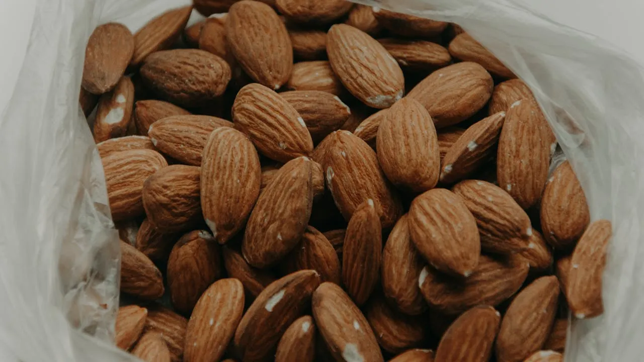 benefits of soaked almonds on empty stomach